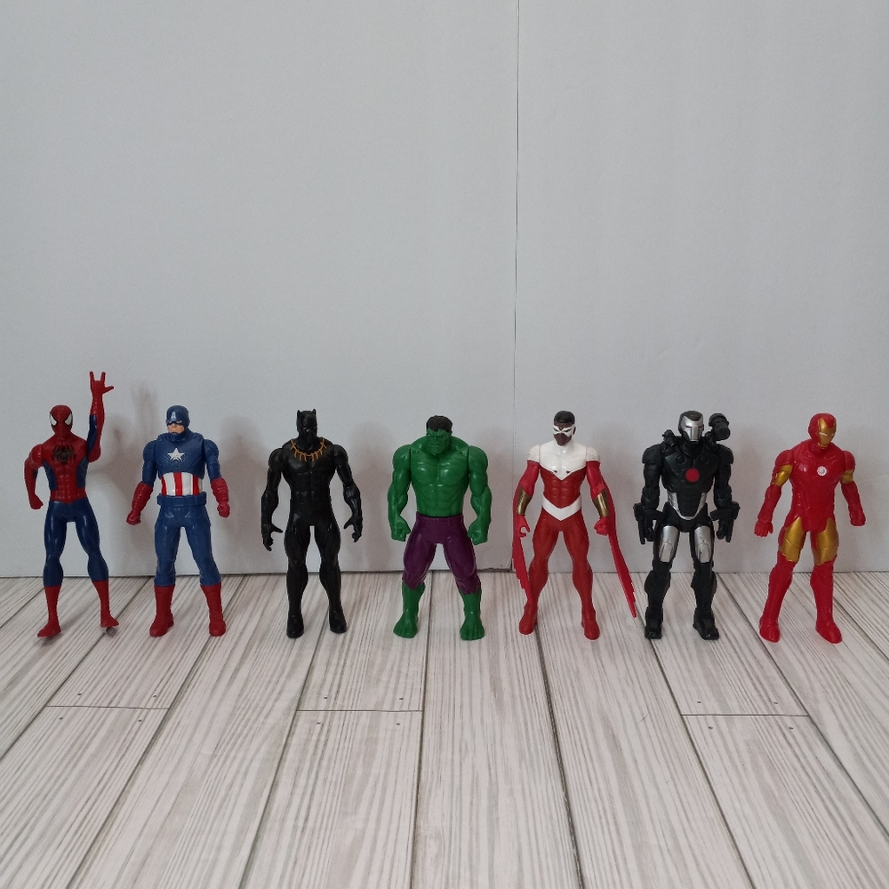 Hasbro 2015 Marvel Ultimate Protectors Superhero 7 Toy Figures